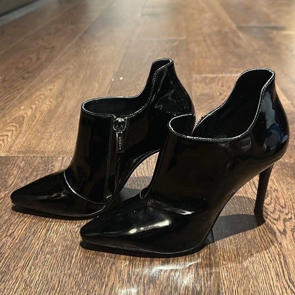 Black high heels - Picture 2 of 5